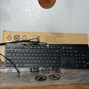HP Black Wired USB Full-Size Keyboard with Numeric Keypad/ Slim style NWT!!
